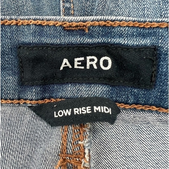 Aeropostale Distressed Cuffed Hem Low Rise Midi Jean Shorts Size 10 Women’s - Picture 2 of 5